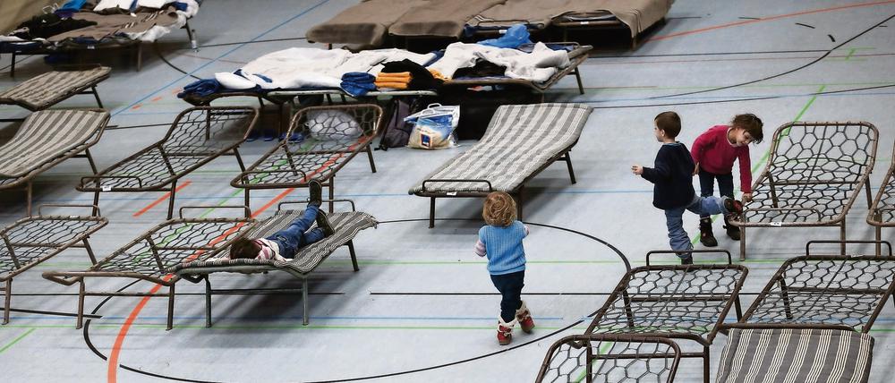 Derzeit werden noch sechs Berliner Turnhallen als Unterkünfte für Flüchtlinge genutzt.