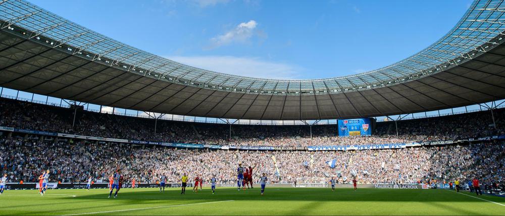 Ungeliebte Heimat. Noch spielt die Hertha im Olympiastadion, mittelfristig wünscht sich der Verein einen Neu- respektive Umbau der Sportstätte.