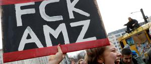 Am Samstagnachmittag haben Menschen gegen den geplanten Amazon-Sitz in Berlin-Friedrichshain demonstriert. 