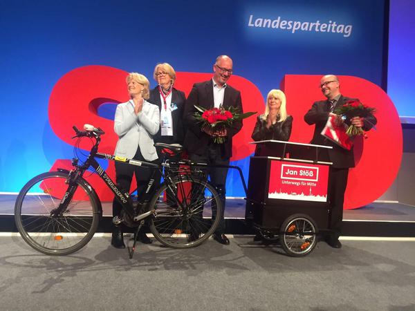 Als Dank für seine Dienste bekam Jan Stöß ein Fahrrad geschenkt.