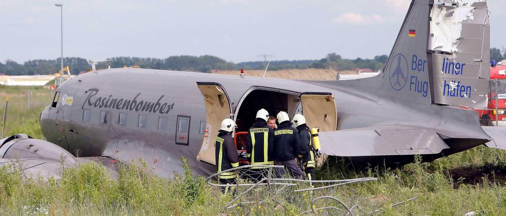 Am 19. Juni 2013 stürzte der "Rosinenbomber" Douglas DC-3 in Schönefeld ab. Sieben Insassen wurden verletzt. 