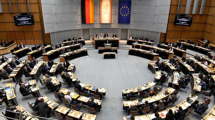 Ist es hier wirklich so langweilig? Manche gewählte Vertreter hält es jedenfalls nicht mehr im Berliner Abgeordnetenhaus.
