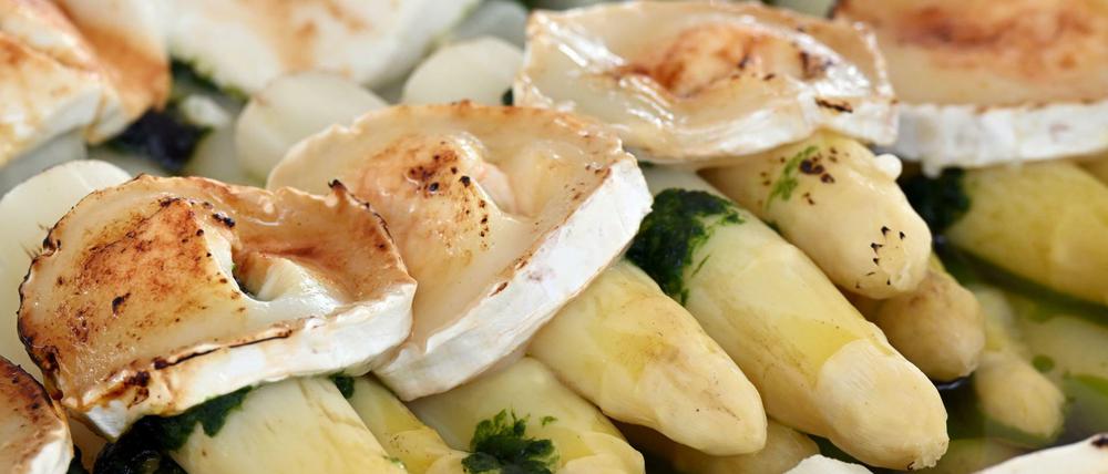 Ob überbacken oder gekocht: Spargel ist ein Gemüse für Genießer - doch es kommt auf die Qualität an.