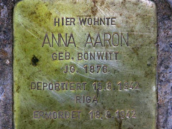 Stolperstein für Anna Aaron aus Berlin.