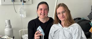 Ariane Karzek (39, links) und Tabea Berndt (21) studieren an der Evangelischen Hochschule Berlin-Zehlendorf am Teltower Damm. Für ihre Arbeit in der Praxis erhalten sie keine Vergütung.