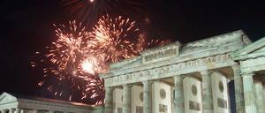 So sah's vor 25 Jahren aus: Feuerwerk am Brandenburger Tor bei der Feier am 3.10.1990.