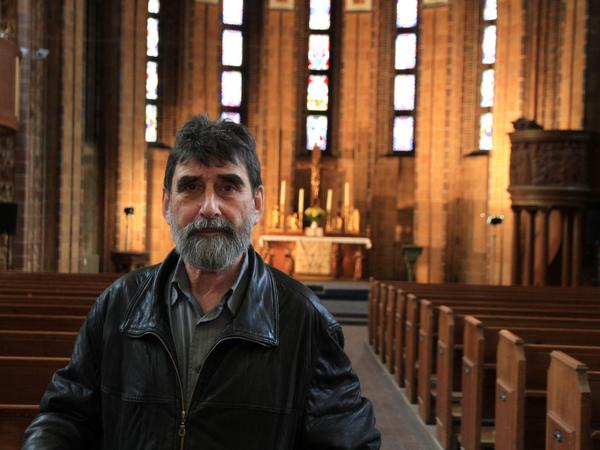"Eine Orgel kann doch nicht verteufelt werden." Pfarrer Hans-Martin Brehm setzt sich täglich mit dem Erbe auseinander.