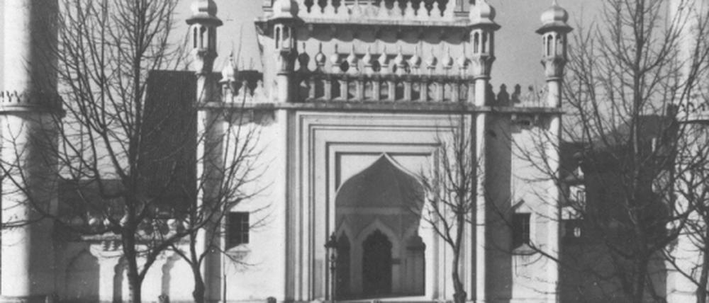 Halbmond über Berlins Westen. Die neugebaute Moschee in der Brienner Straße.