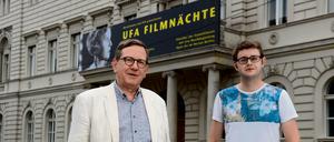 Ohne Worte: Film-Kurator Friedemann Beyer und Komponist Florian C. Reithner vor der Bertelsmann-Repräsentanz Unter den Linden. Beide wirken an den Ufa-Filmnächten mit, die am Donnerstag beginnen.