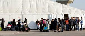 In Tegel sollen nun Asylbewerber im Katastrophenschutzzelt untergebracht werden können.