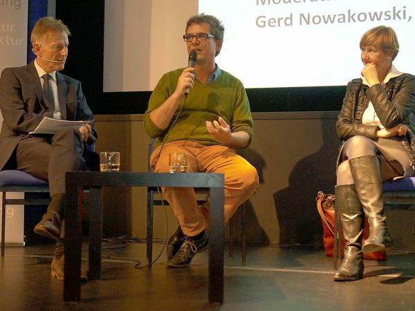 Auf dem Podium (v.l.n.r.): Gerd Nowakowski (Der Tagesspiegel), Matthias Bauer (AG Gleisdreieck) und Birgitt von dem Knesebeck (Senatsverwaltung für Stadtentwicklung).