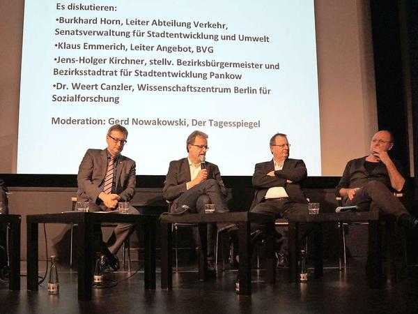 Auf dem Podium (v.l.): Gerd Nowakowski, Klaus Emmerich, Burkhard Horn, Jens-Holger Kirchner und Weert Canzler.