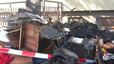 Rußschwarze Überreste nach dem Brand im nördlichen Charlottenburg. 