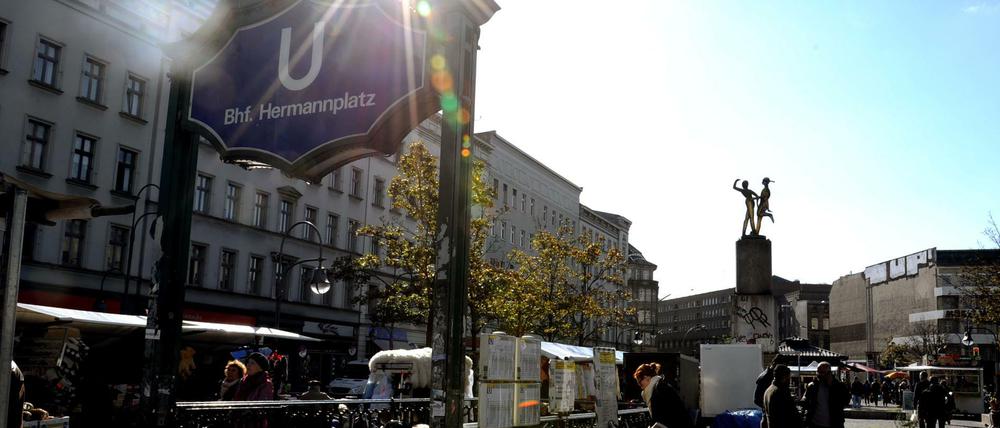 Mit 120 Beamten war die Polizei am Mittwoch am Hermannplatz in Berlin-Neukölln im Einsatz.