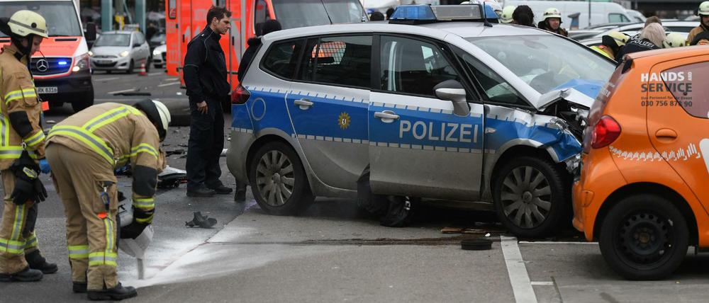 Die Unfallstelle in der Grunerstraße war stundenlang gesperrt.
