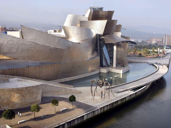 Außen hui. Von dem Erfolg des Guggenheim Museums in Bilbao träumen viele Stadtväter.