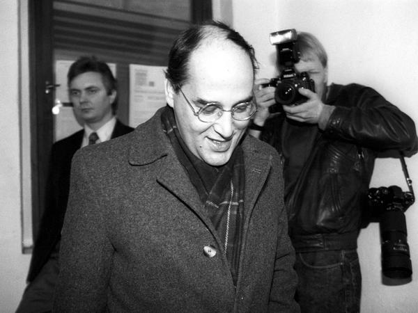 Der junge Anwalt Gregor Gysi vertrat Poppe nach ihrer Verhaftung. Hier 1992 in der Behörde des Bundesbeauftragten für die Stasi-Unterlagen in Berlin.