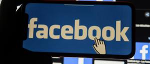 Bei Facebook dürfen die Content-Manager darüber entscheiden, welche Beiträge im Netz bleiben.