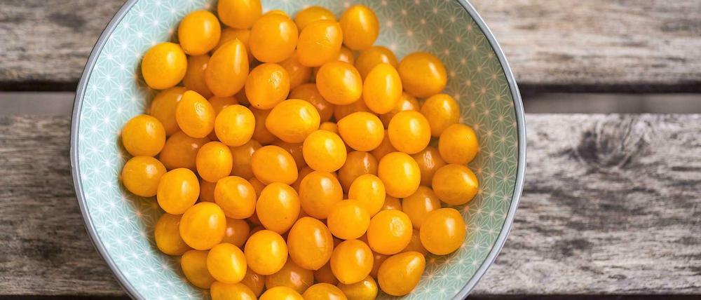 Für dieses Rezept nimmt man gelbe Tomaten aus der Region um den Vesuv. Notfalls tun es aber auch rote Dosentomaten.