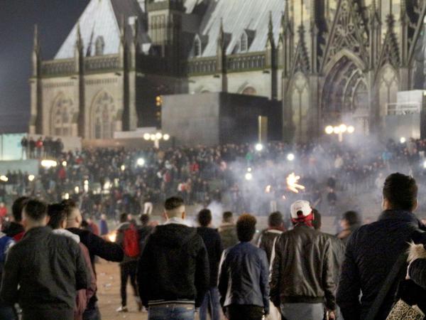 Am 31.12.2015 kommt es in Köln zu Ausschreitungen und massenhaftem Missbrauch.