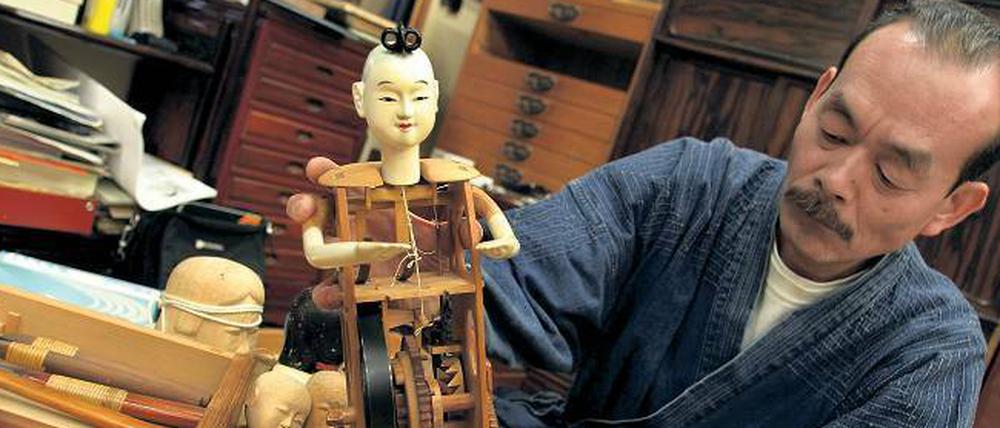 Der Puppenbauer Shobei Tamaya führt seine Werkstatt in neunter Generation.