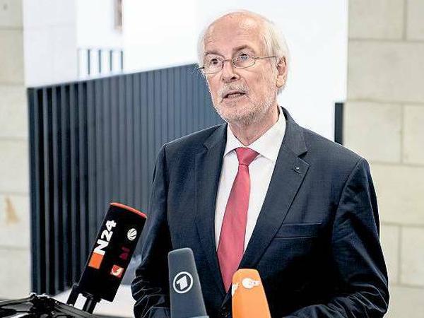 Buhmann. Generalbundesanwalt Harald Range tritt am Dienstag vor die Presse. Was er verkündet, ist kein Rücktritt, sondern ein Angriff – auf seinen Chef, den Justizminister. 