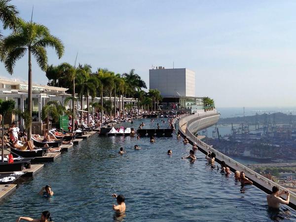 Natur an wundersamen Orten - zum Beispiel als Dachgarten auf der 57.Etage des Marina Bay Sands Hotel.