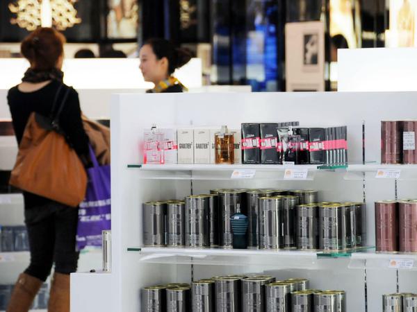 Bloß keine Durchschnittsware! In Duty-Free-Shops kriegt der Parfum-Verleger Kopfschmerzen.