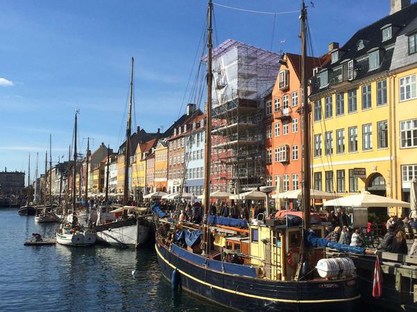 Hier am Nyhavn in Kopenhagen lebte einst der Märchendichter Hans Christian Andersen.