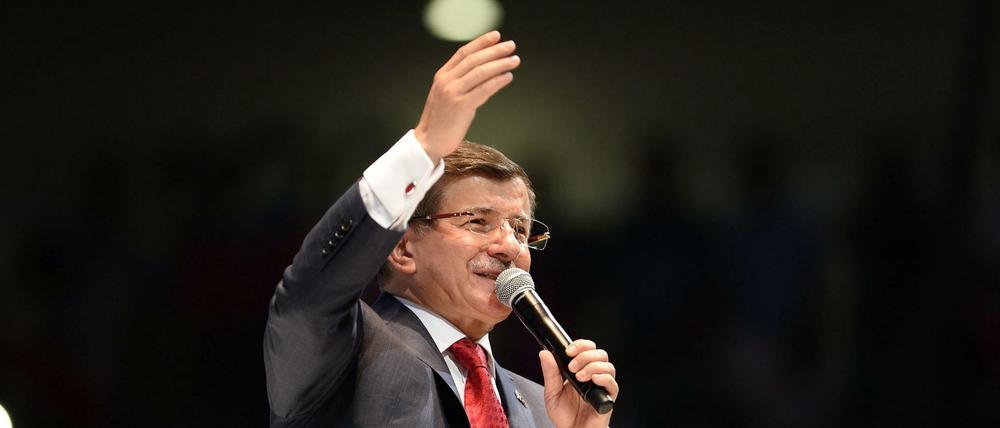 Premierminister Ahmet Davutoglu ist Spitzenkandidat der AKP bei den Parlamentswahlen am 1. November.