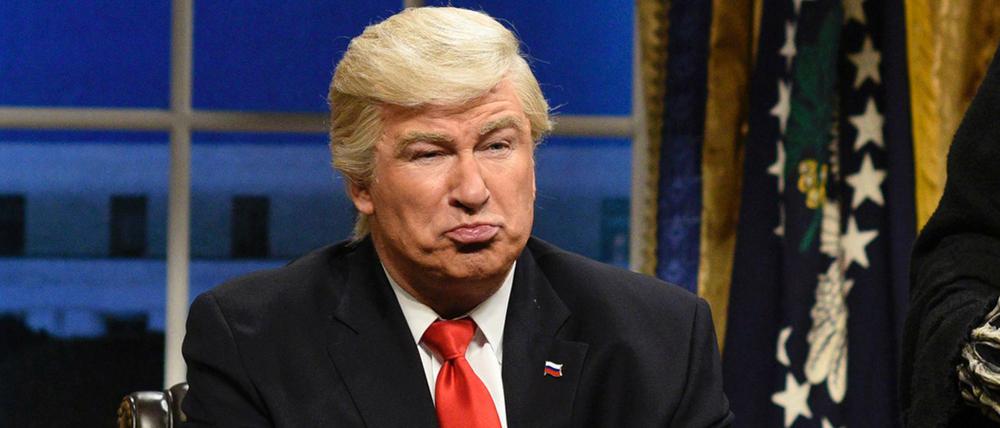 Alec Baldwin, verkleidet als US-Präsident Trump, beim Eröffnungssketch der TV-Show "Saturday Night Live".