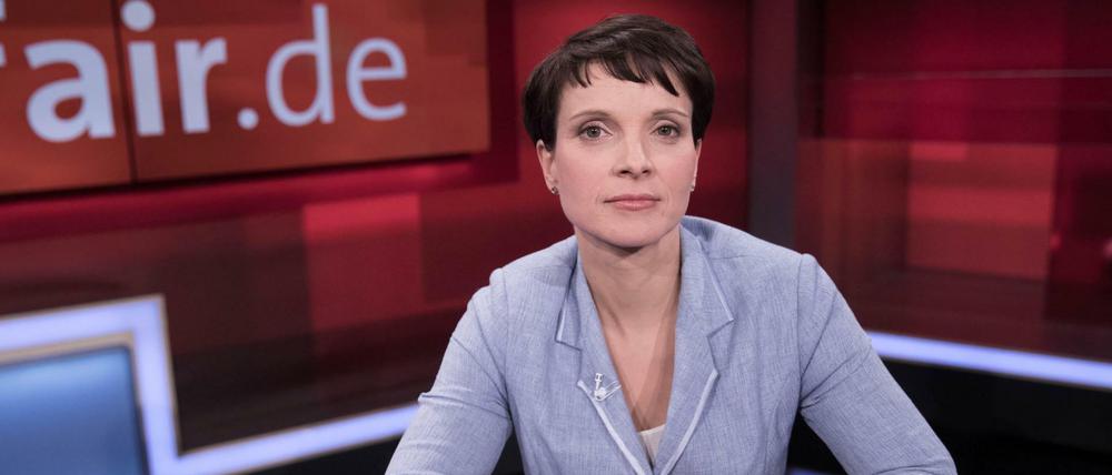 Frauke Petry (AfD), Fraktionsvorsitzende im sächsischen Landtag, zu Gast in der ARD-Talkshow "Hart aber fair".