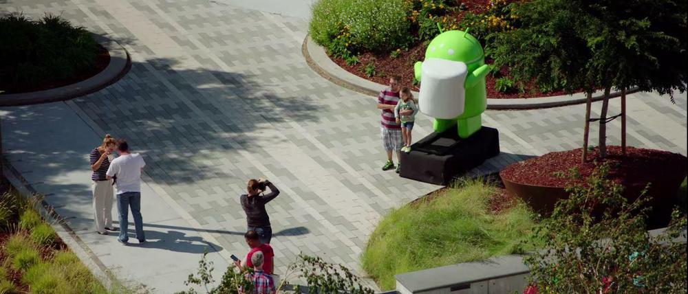 Die neueste Figur vor dem Googleplex in Mountain View in Kalifornien ist der Marshmallow-Mann. Er steht für die nächste Android-Version 6.