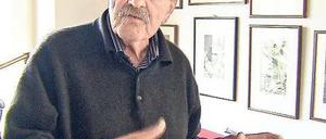 Werkstattbesuch. Schriftsteller Günter Grass gibt in dem Film Einblicke in seinen Arbeitsalltag und reist an wichtige Orte seines Lebens wie Danzig und Paris. Foto: NDR