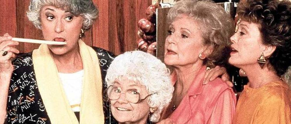 „Thank you for being a friend.“ Der Song ist mehr als nur die Titelmelodie zu den „Golden Girls“. Er zeigt, was Dorothy Zbornak (Bea Arthur, v. l. n. r.), Sophia Petrillo (Estelle Getty), Rose Nylund (Betty White) und Blanche Devereaux (Rue McClanahan) im Innersten zusammenhält.