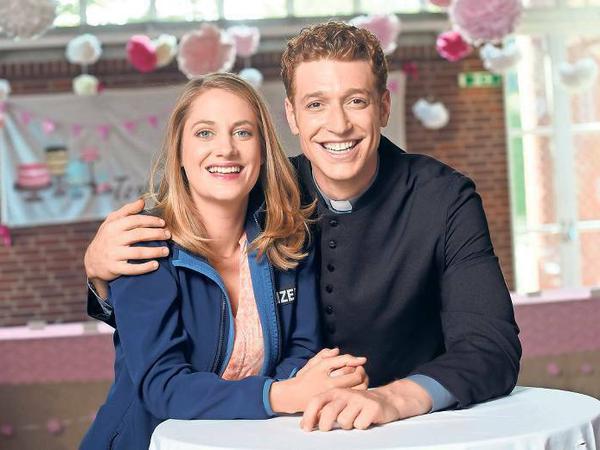 Bettina Burchard und Daniel Donskoy aus der neuen RTL-Serie „Sankt Maik“