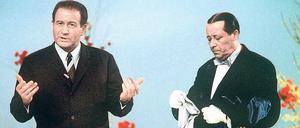 TV-Shows wie „Einer wird gewinnen“ mit Hans-Joachim Kulenkampff – hier mit „Butler“ Martin Jente (rechts) – hatten Einschaltquoten von bis zu 80 Prozent. Sie erfüllten im Nachkriegsdeutschland zudem eine wichtige gesellschaftliche Aufgabe. 