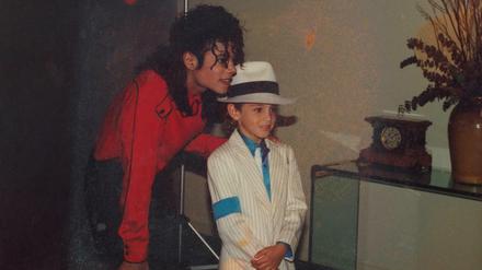 An der Seite seines Stars: Die Schilderungen unter anderem von Wade Robson (rechts) über den sexuellen Missbrauch durch Michael Jackson sind schockierend. 