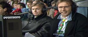 Das waren noch Zeiten: Die Premiere-Kommentatoren Reinhold Beckmann (r) Hannes Bongartz. Beckmann beim ersten Bundesliga-Spiel im Pay-TV. 