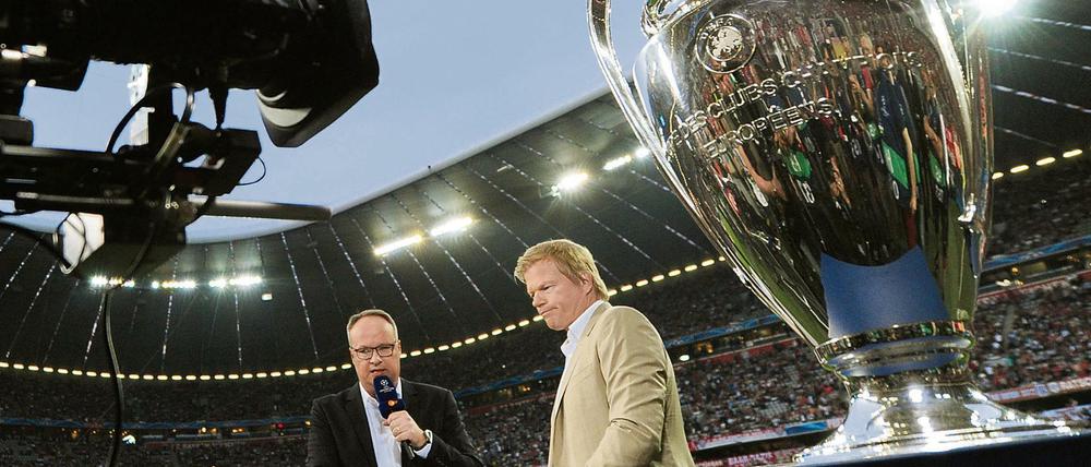 Ende einer Dienstfahrt. Oliver Welke (links ) und Oliver Kahn werden nur noch in der Saison 2017/18 für das ZDF über die Champions League berichten können. Danach ist Schluss.