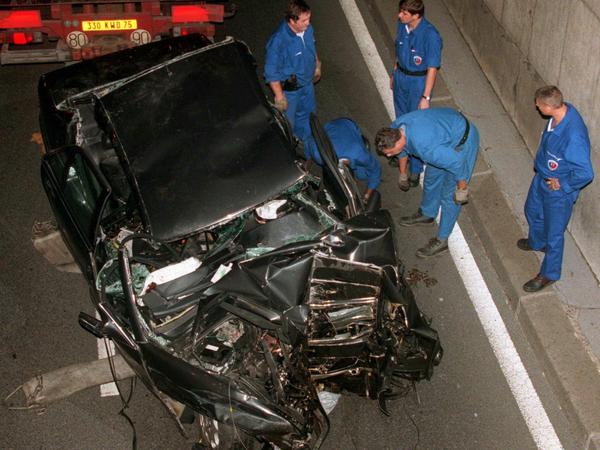 Am 31.08.1997 verunglückte Prinzessin Diana in Paris bei einem Autounfall tödlich.