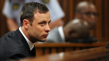 Oskar Pistorius vor Gericht in Pretoria in Südafrika im September 2014. Der Sprintstar wurde wegen fahrlässiger Tötung seiner Frau verurteilt. Die Anklage legte Berufung ein. Nun wird der Prozess neu aufgerollt. 
