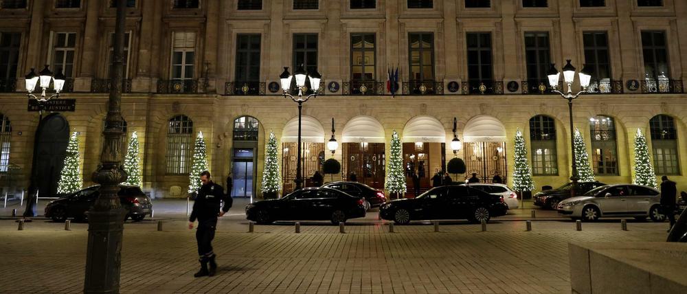 Die Fassade des Luxushotels Ritz in Paris kurz nach dem Überfall. 