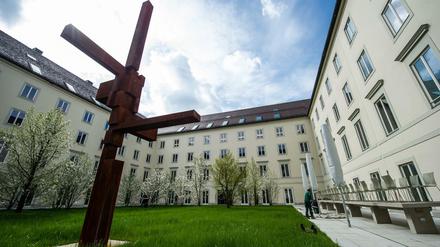 Das Erzbistum München - hier der Innenhof des neuen Dienstgebäudes des Erzbischöflichen Ordinariats in München - ist das reichste Deutschlands. 