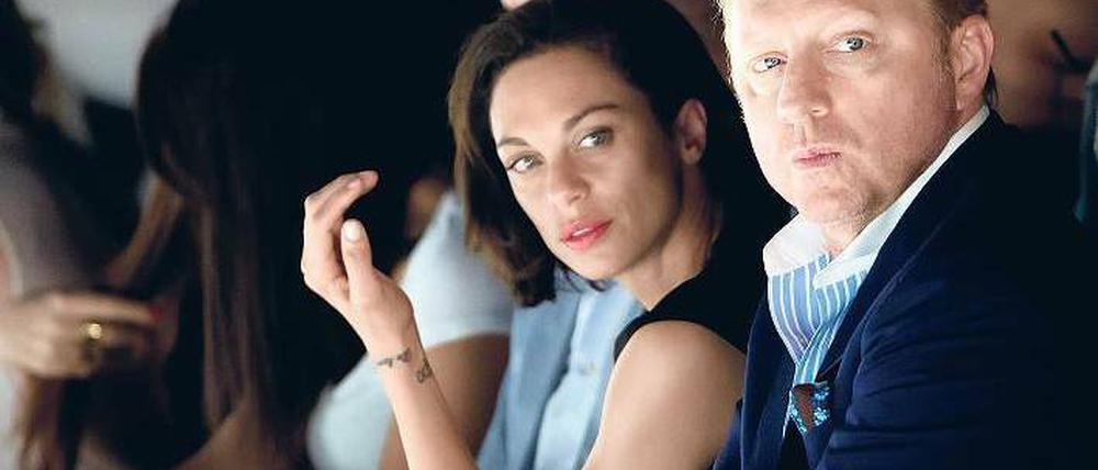 Der sehnliche Wunsch, im Mittelpunkt zu stehen. Boris Becker mit Ehefrau Lilly im Juli auf der Fashion Week. Foto: Soeren Stache/dpa