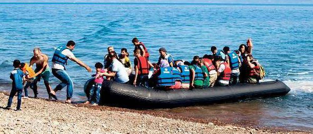 Mit dem Schlauchboot nach Lesbos. Etwa 1000 Flüchtlinge erreichen derzeit täglich die griechische Insel. 