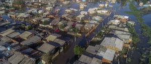 Die Luftaufnahme zeigt überschwemmte Straßen nach schweren Regenfällen in São Leopoldo im südlichen Bundesstaat Rio Grande do Sul.