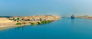 Ein Bild des Suezkanals. Hier lief am Donnerstag erneut ein Schiff auf Grund.
