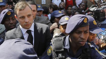 Die Entlassung von Oscar Pistorius in den Hausarrest fand am Freitag nicht statt, nachdem Südafrikas Justizminister sein Veto eingelegt hatte.