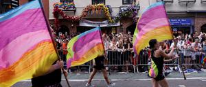 Vor dem Stonewall Inn in der Christopher Street: Die Pride Parade im Juni in New York.